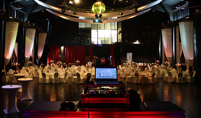 DJ Düsseldorf im Theater der Träume mit HyperTonLicht und DJ Fabian Jardin