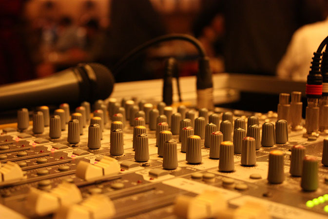 Mischpult von HyperTonLicht für Großveranstaltung 16 Kanal Mixer